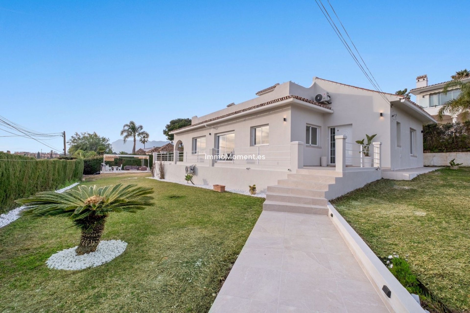 Resale - Villa - Marbella - Elviria