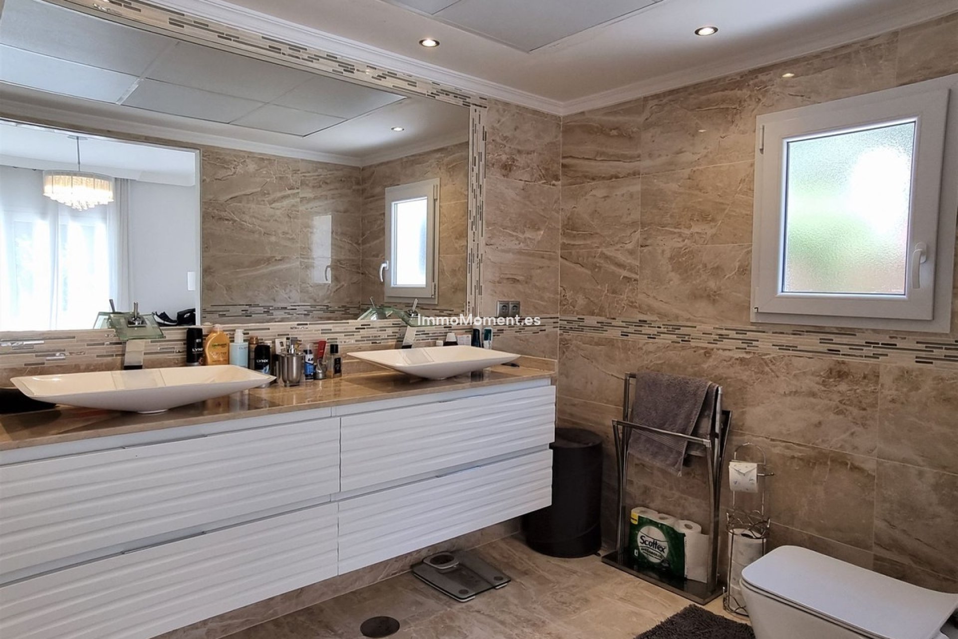 Resale - Villa - Marbella - Elviria