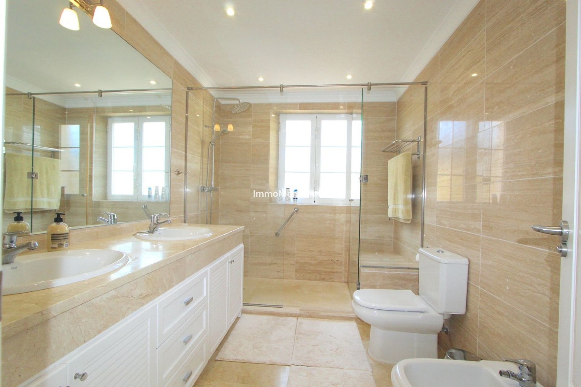 Resale - Villa - Marbella - Elviria