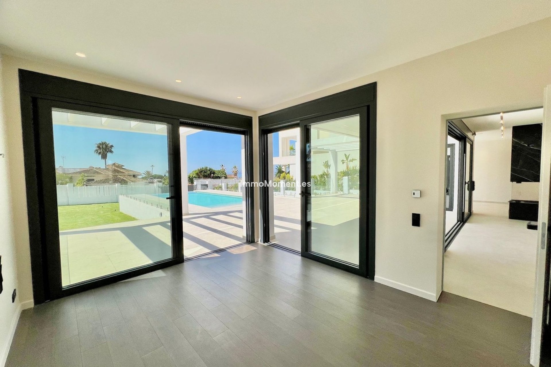 Resale - Villa - Marbella - Elviria