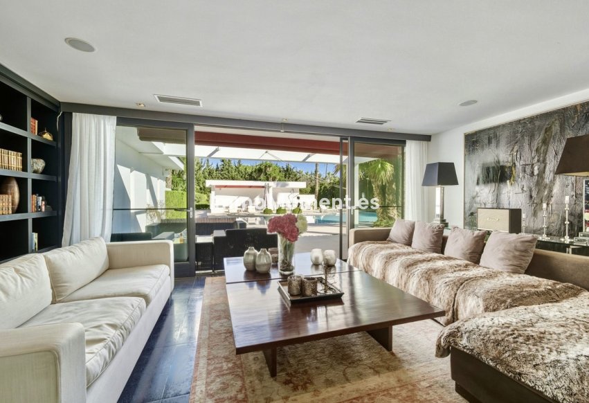 Resale - Villa - Marbella - Guadalmina Baja