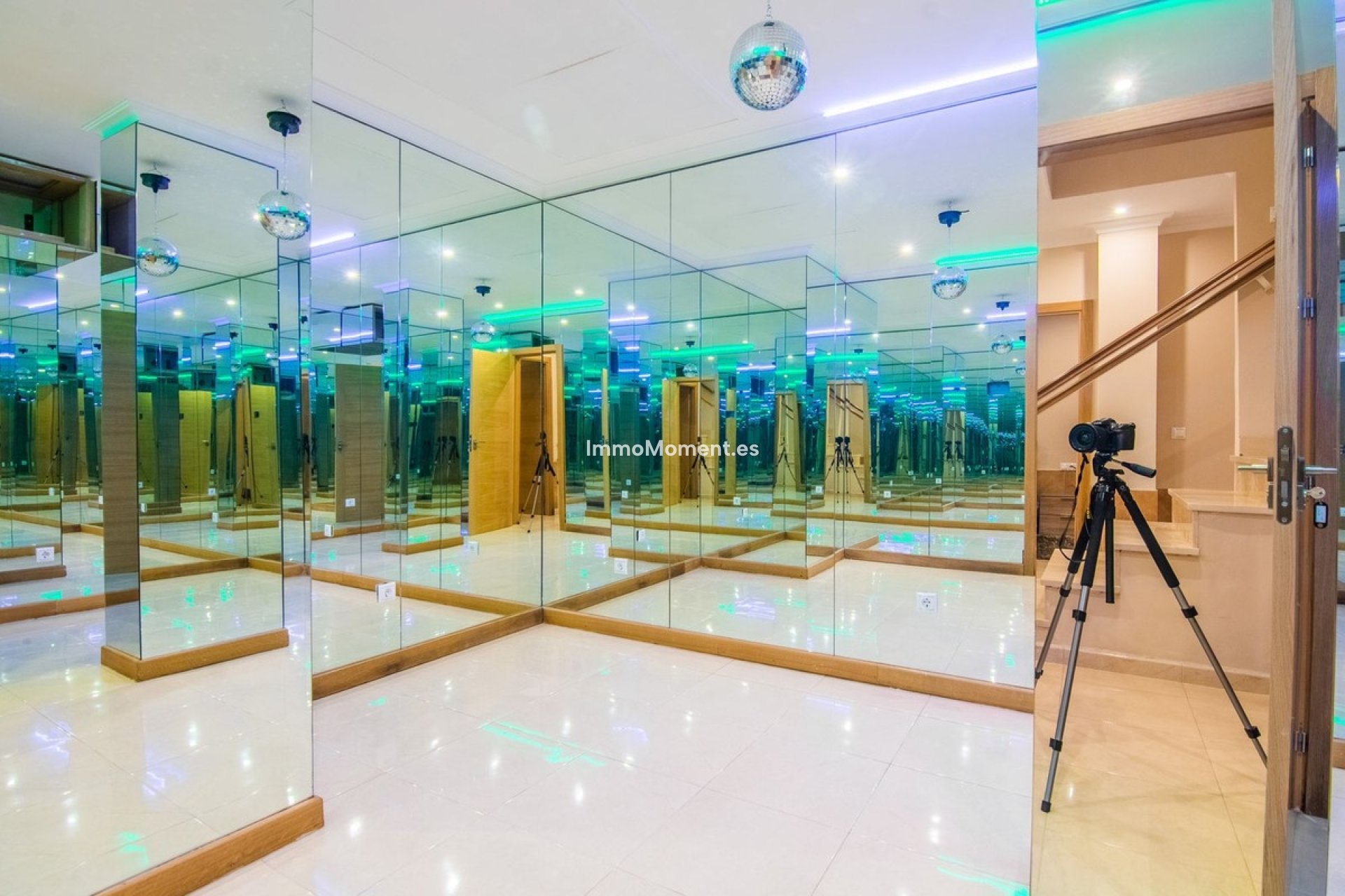 Resale - Villa - Marbella - La Mairena