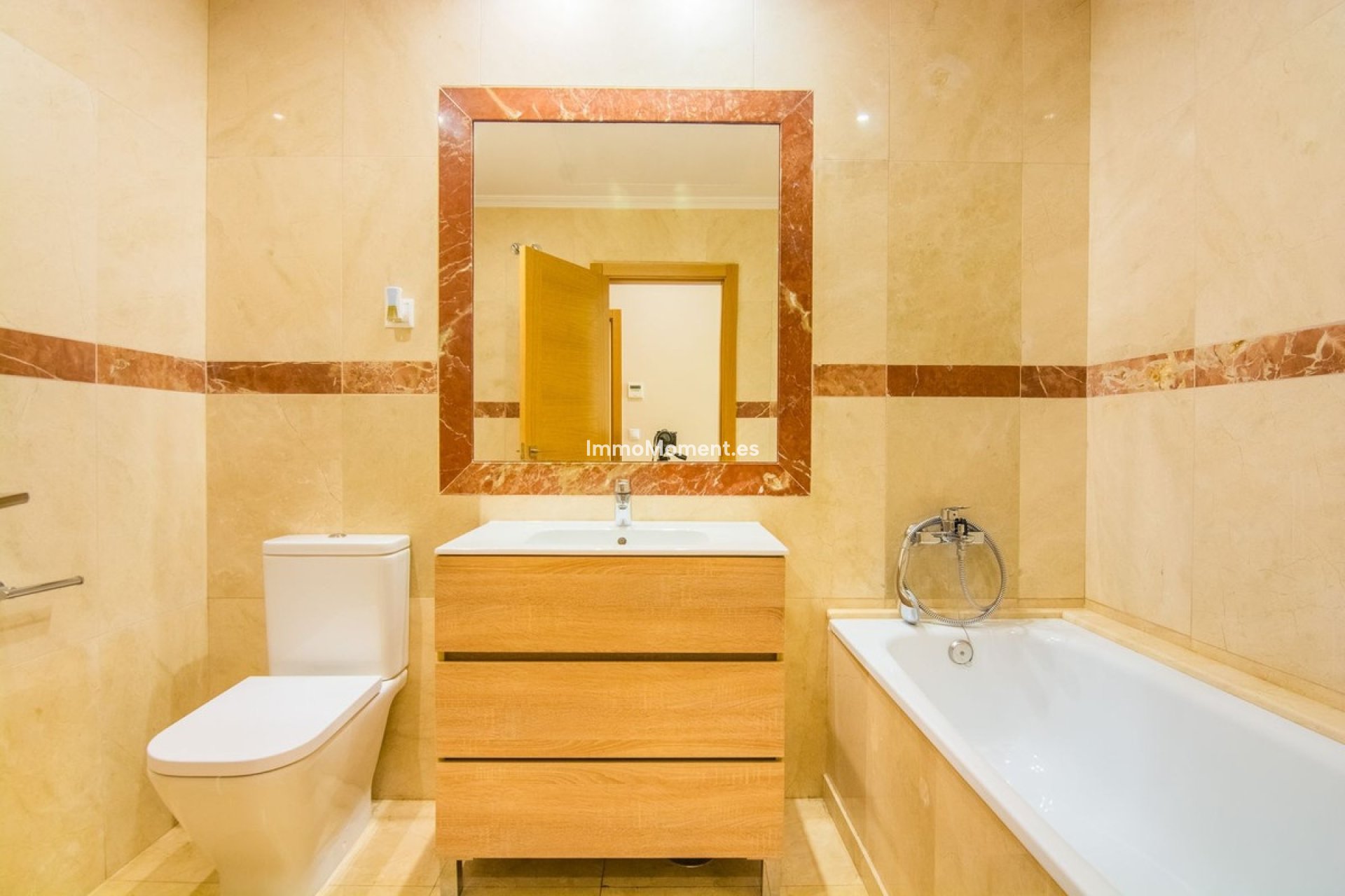 Resale - Villa - Marbella - La Mairena