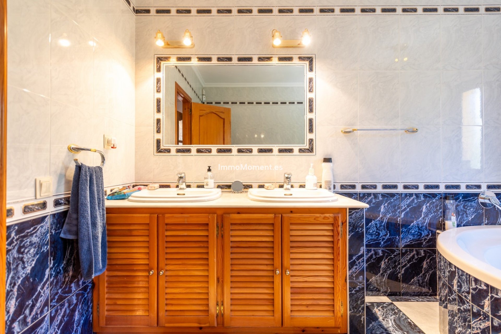 Resale - Villa - Marbella - Las Chapas