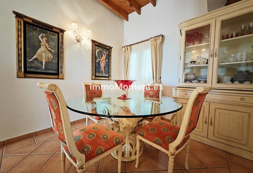 Resale - Villa - Marbella - Marbesa