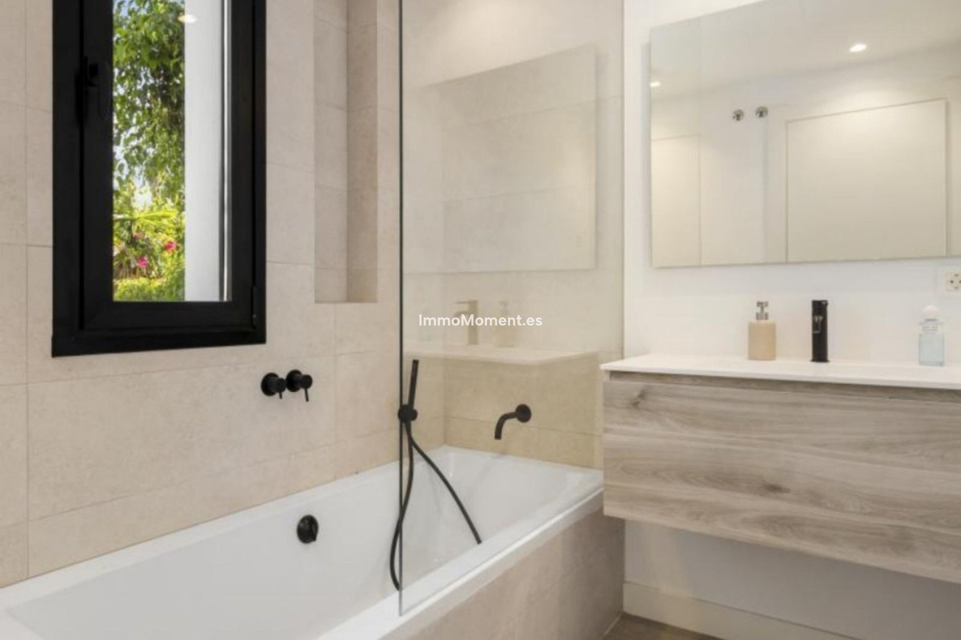 Resale - Villa - Marbella - Marbesa