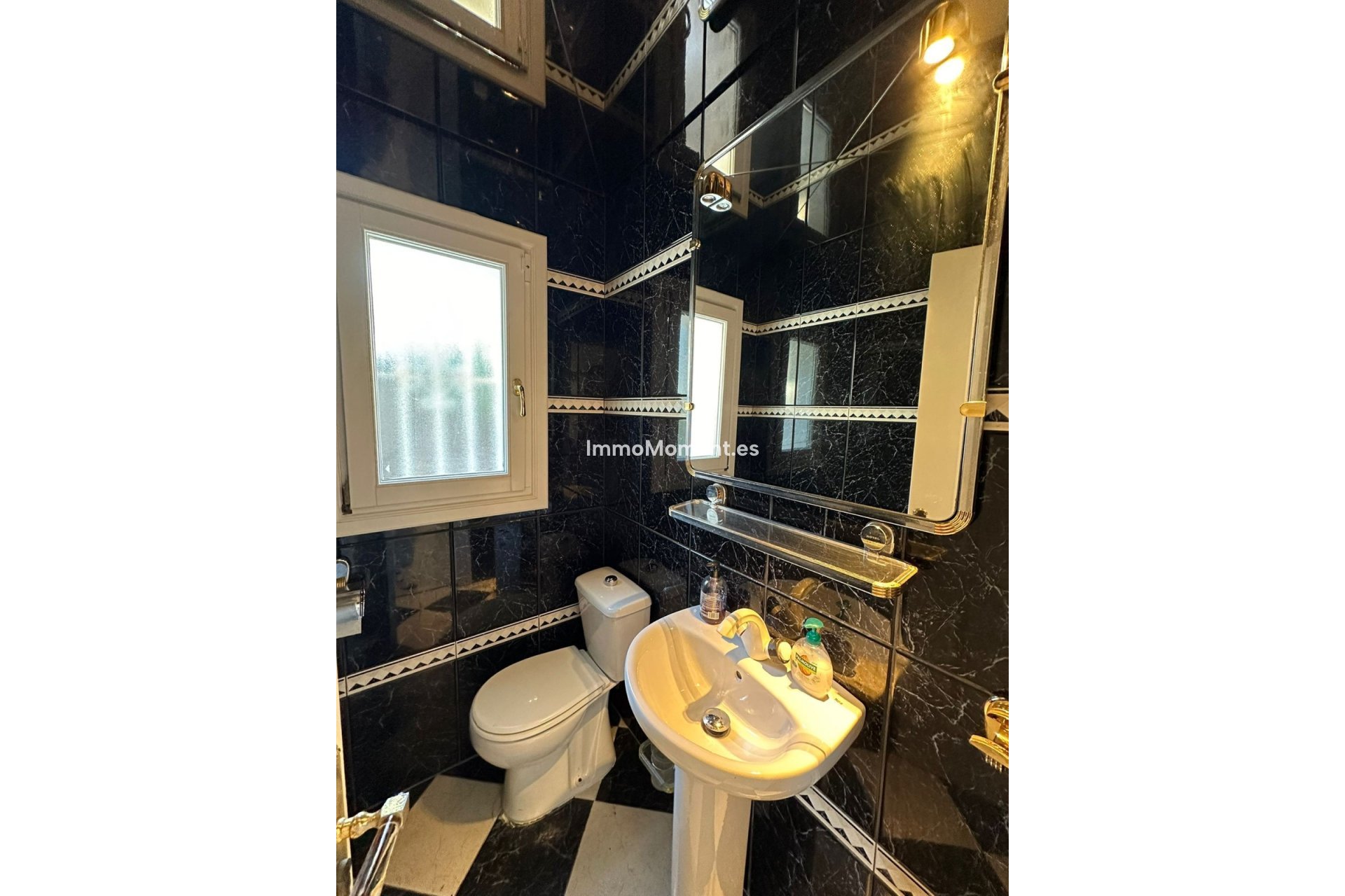 Resale - Villa - Marbella - Marbesa