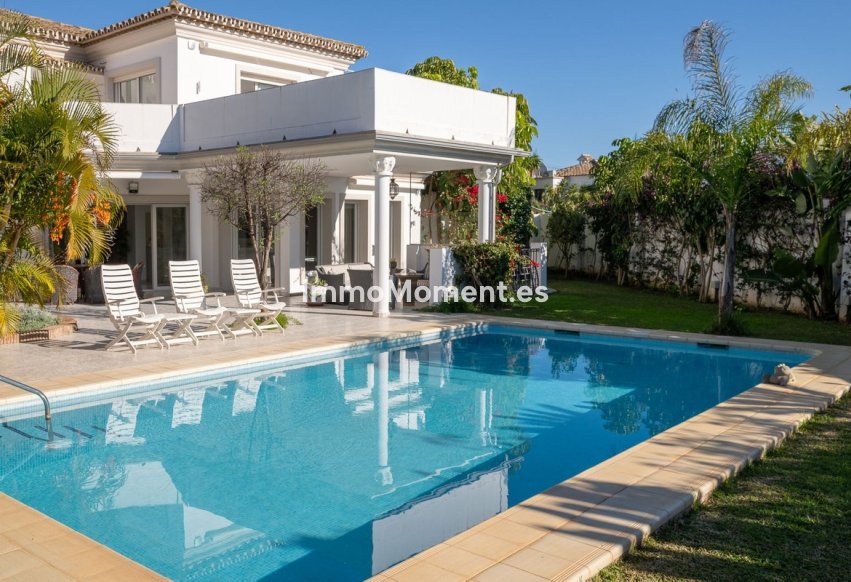 Resale - Villa - Marbella - Marbesa