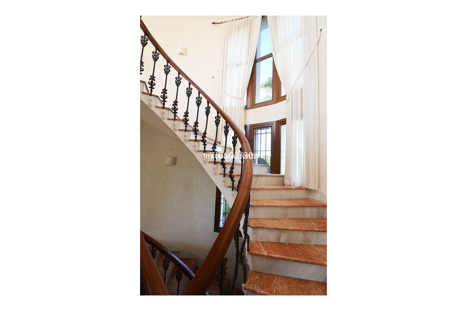 Resale - Villa - Marbella - Nueva Andalucía