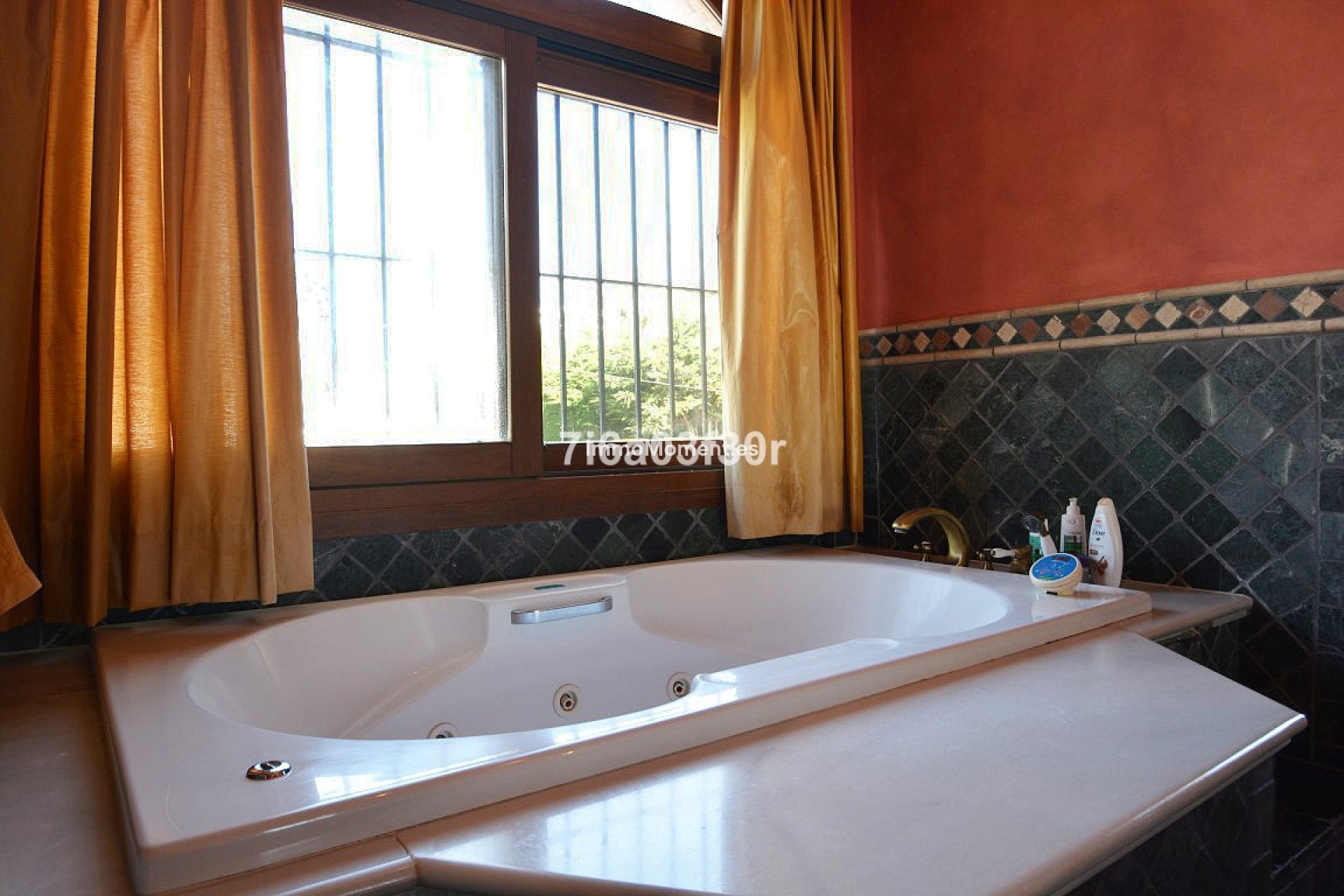 Resale - Villa - Marbella - Nueva Andalucía