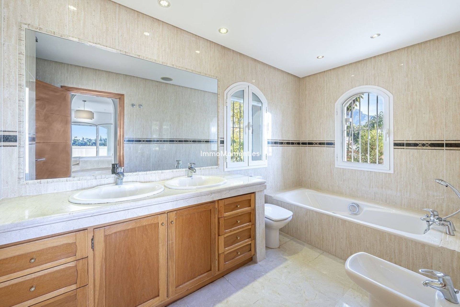 Resale - Villa - Marbella - Nueva Andalucía