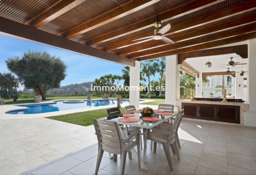 Resale - Villa - Marbella - Nueva Andalucía