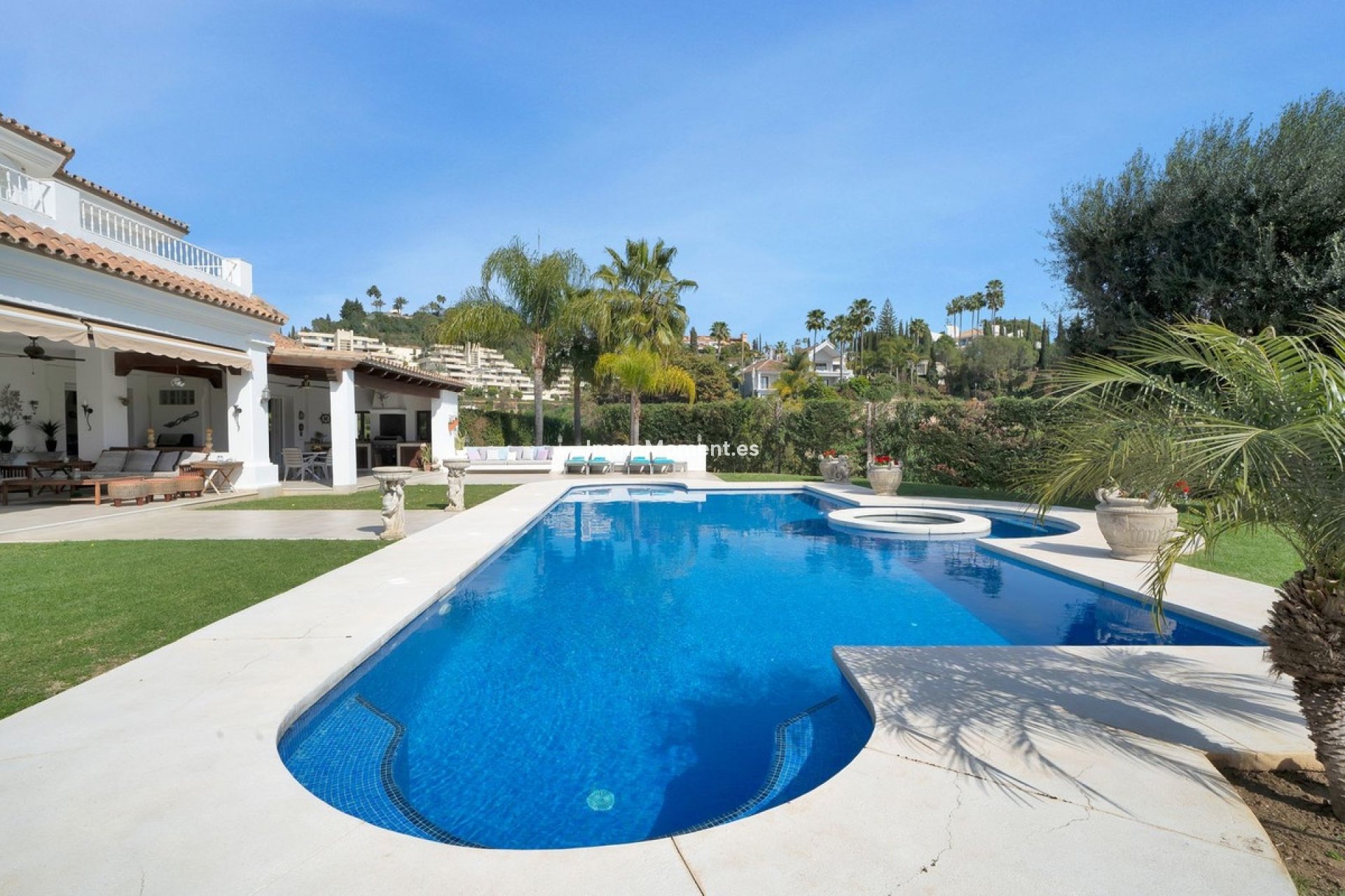 Resale - Villa - Marbella - Nueva Andalucía