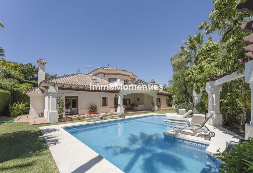 Resale - Villa - Marbella - Nueva Andalucía
