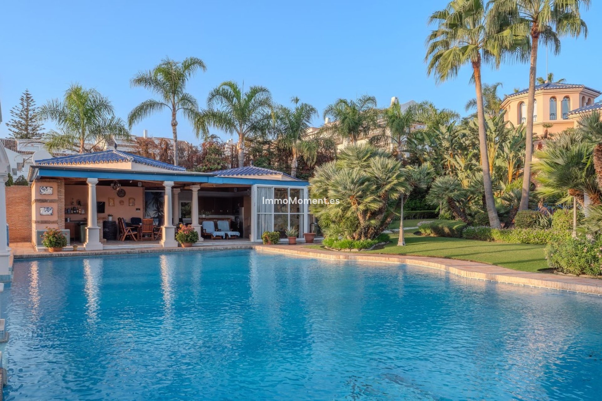 Resale - Villa - Marbella - Nueva Andalucía