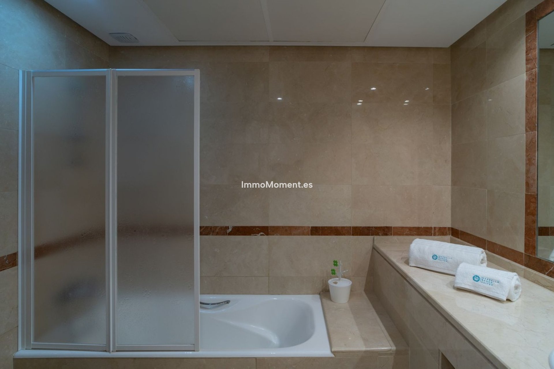 Resale - Villa - Marbella - Nueva Andalucía