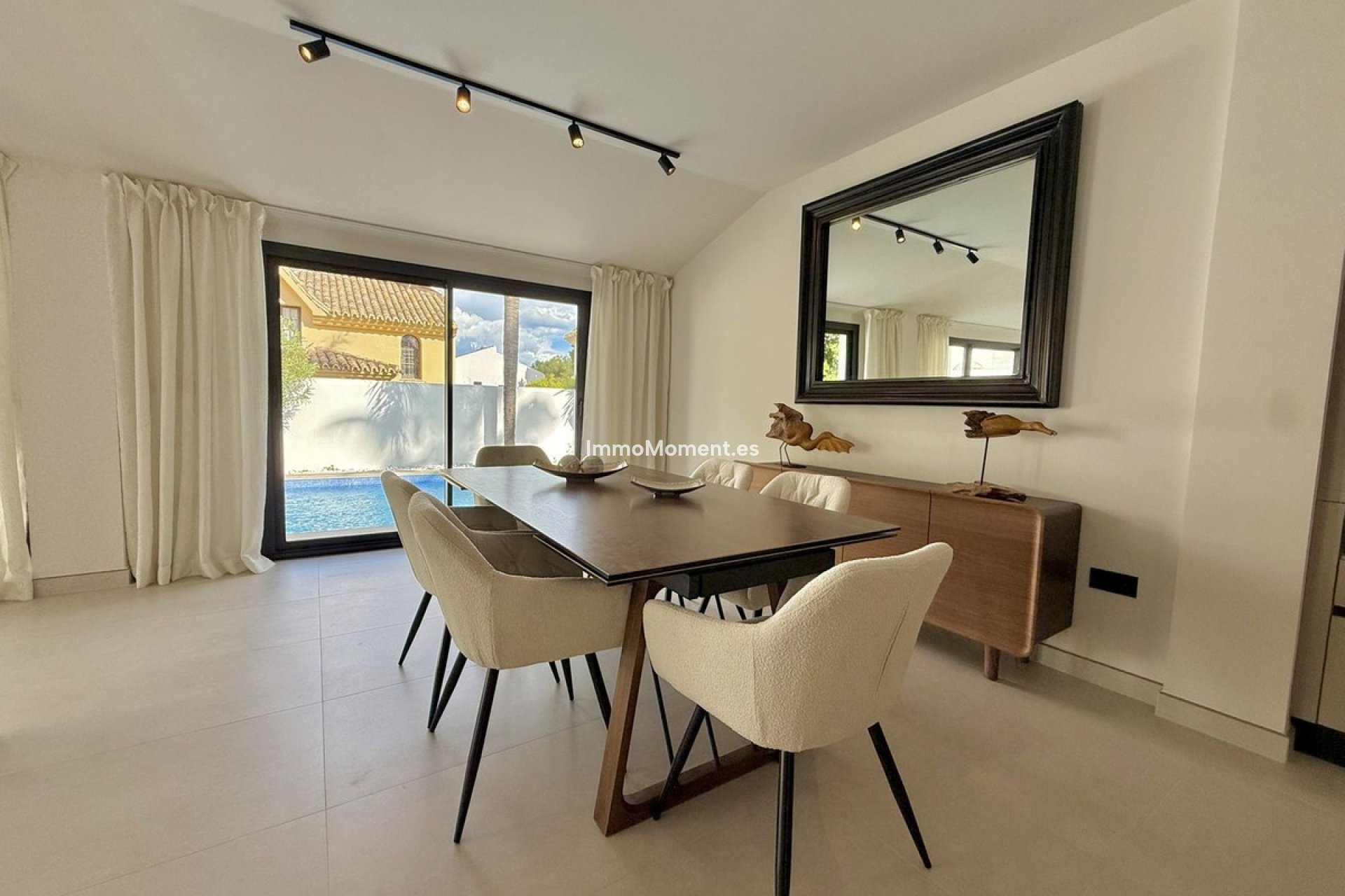 Resale - Villa - Marbella - Nueva Andalucía