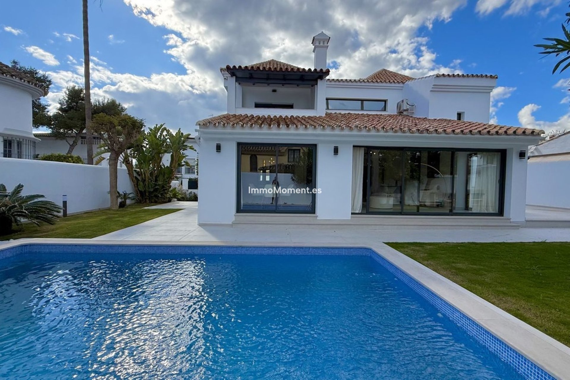Resale - Villa - Marbella - Nueva Andalucía