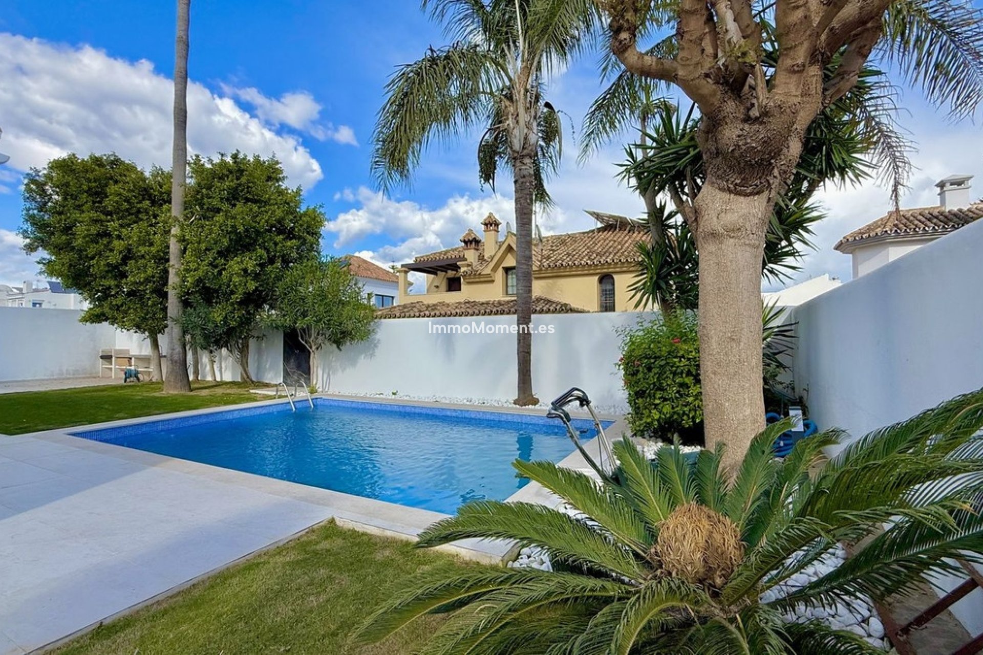 Resale - Villa - Marbella - Nueva Andalucía