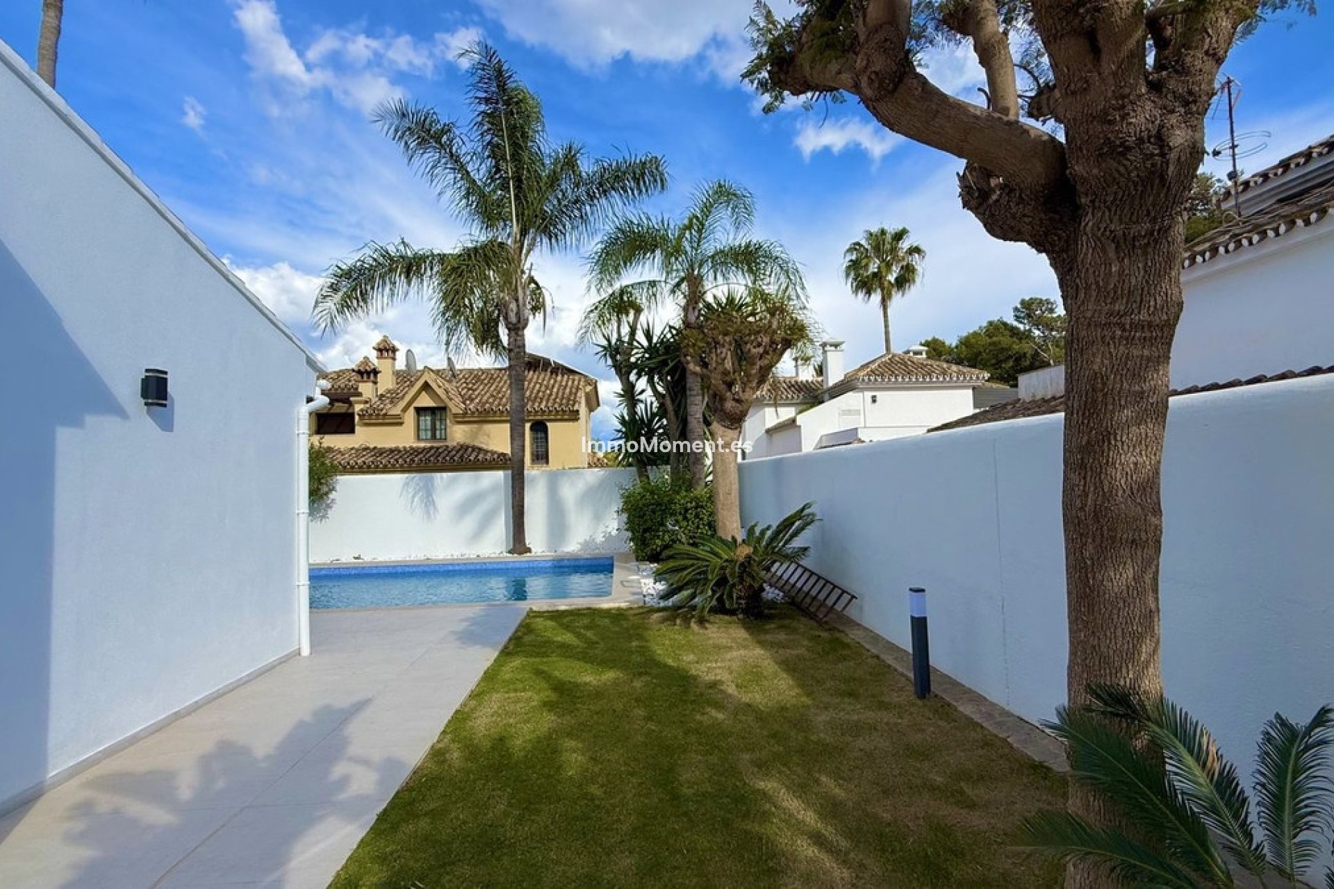 Resale - Villa - Marbella - Nueva Andalucía