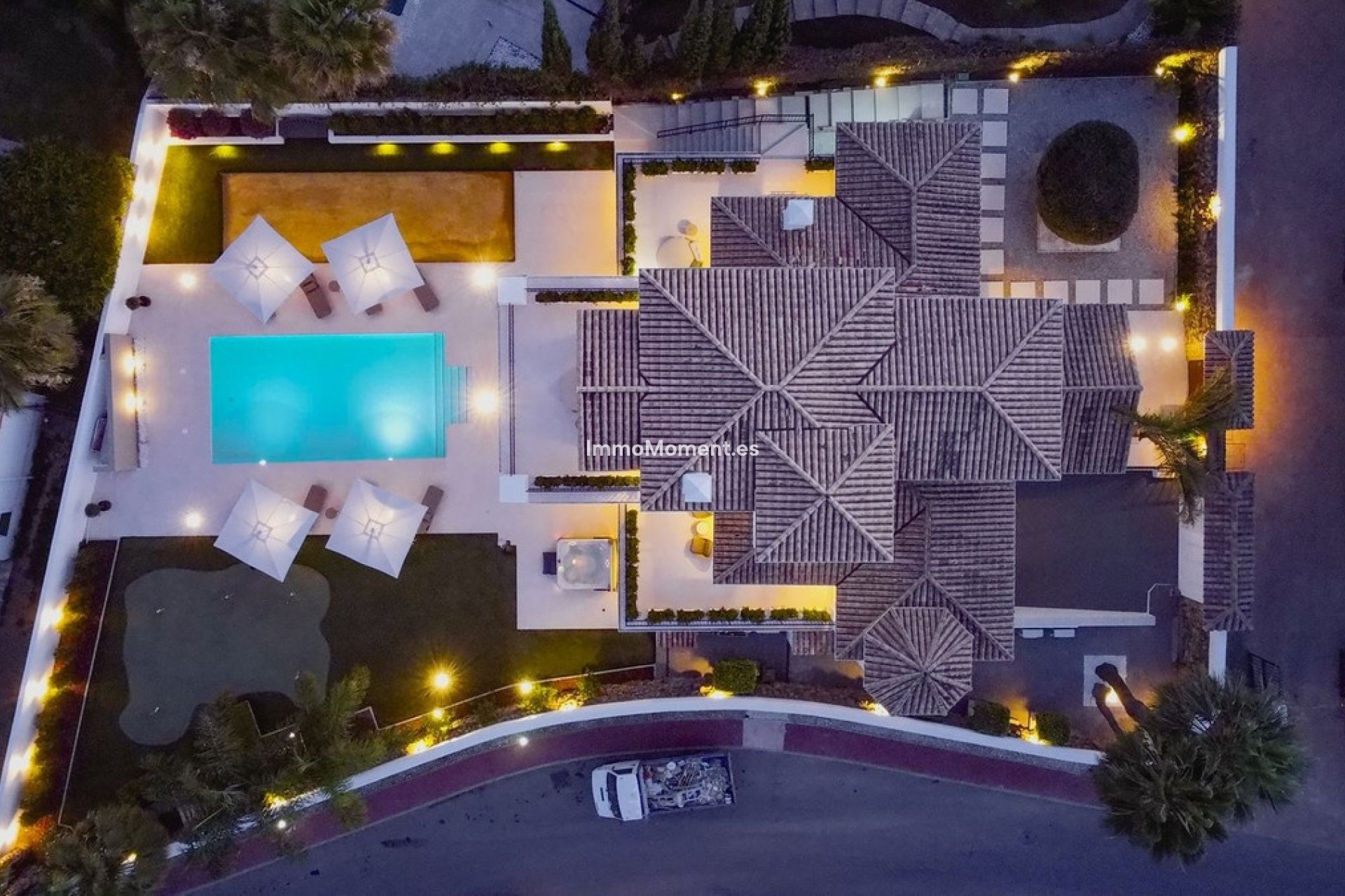 Resale - Villa - Marbella - Nueva Andalucía