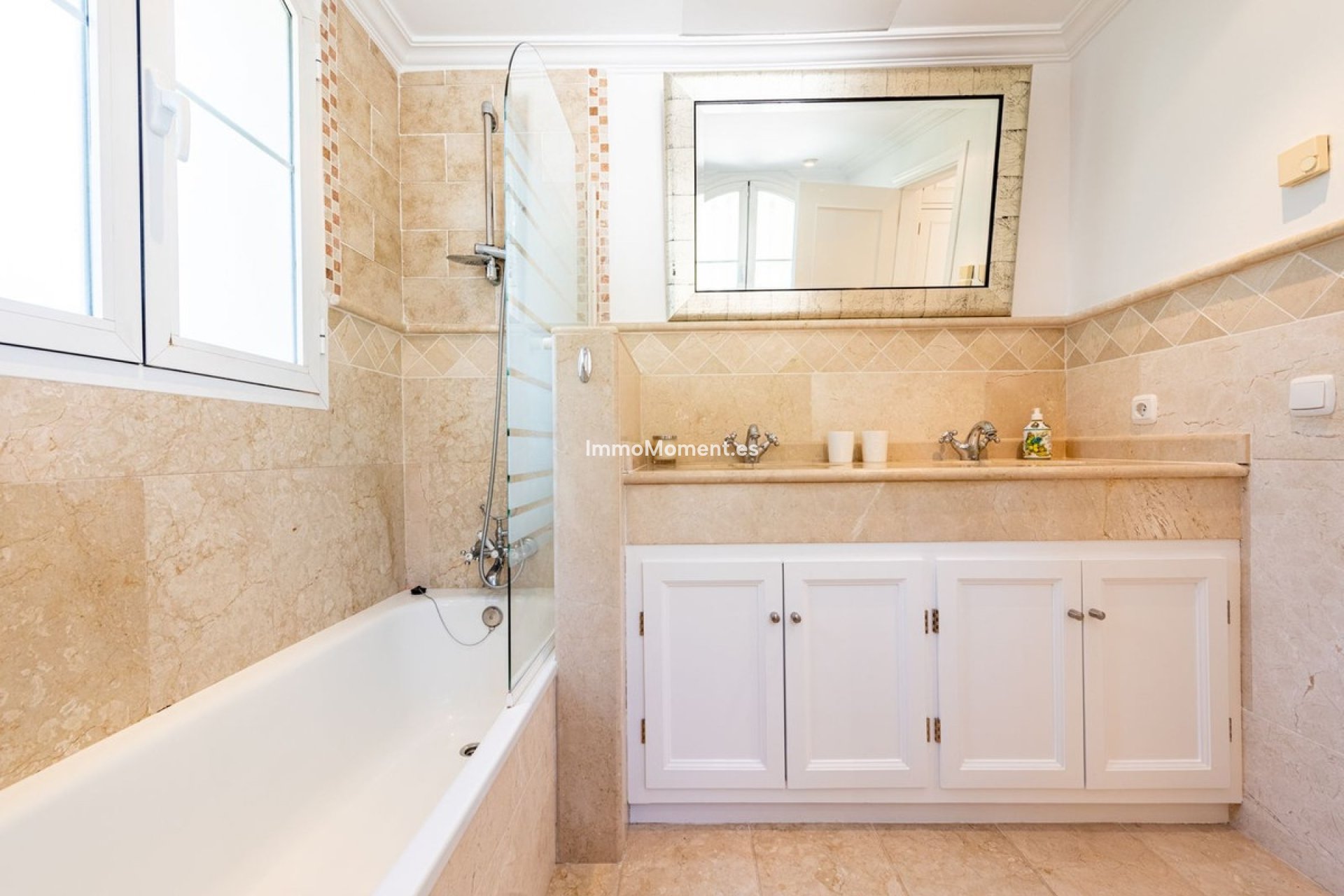 Resale - Villa - Marbella - Nueva Andalucía