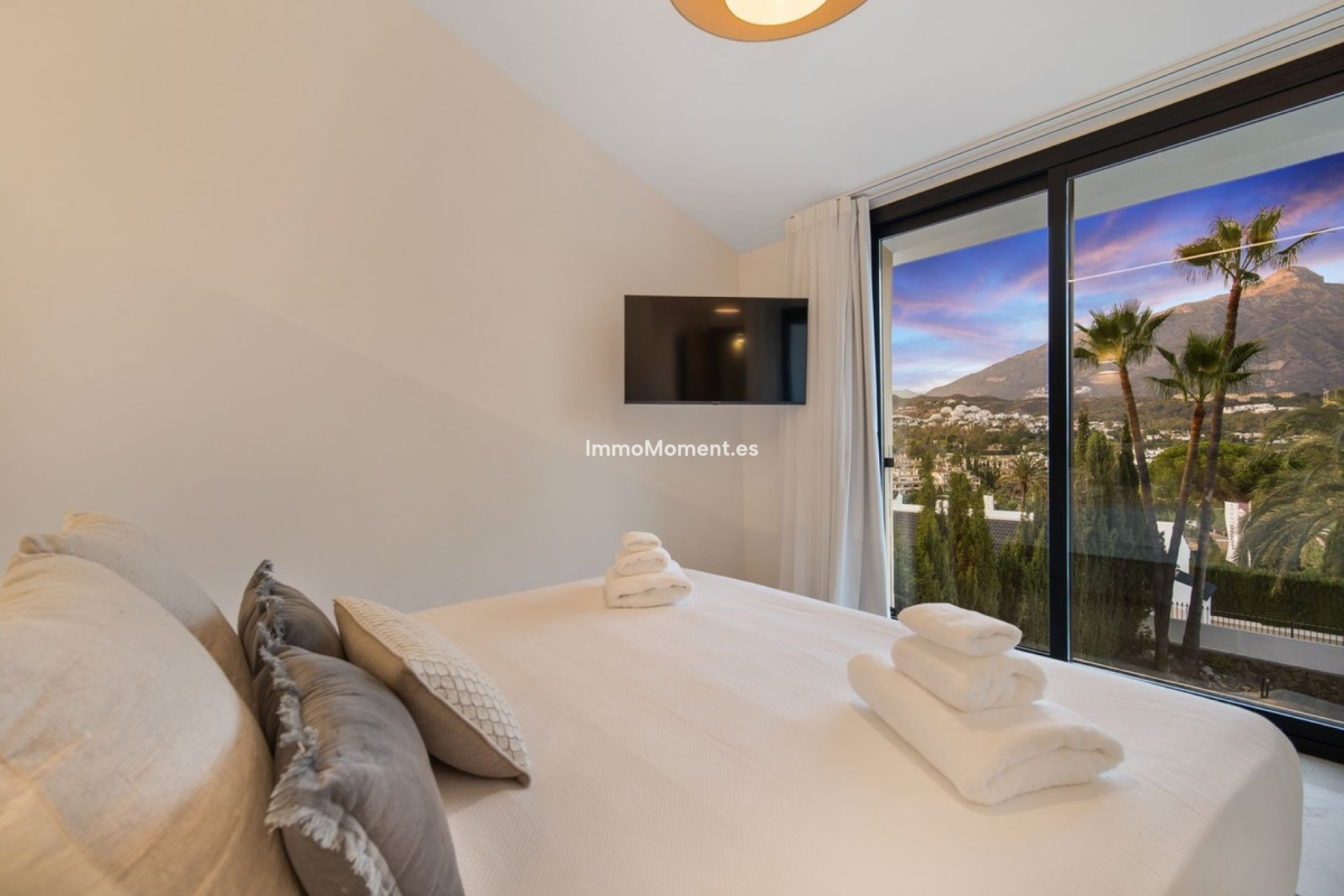 Resale - Villa - Marbella - Nueva Andalucía