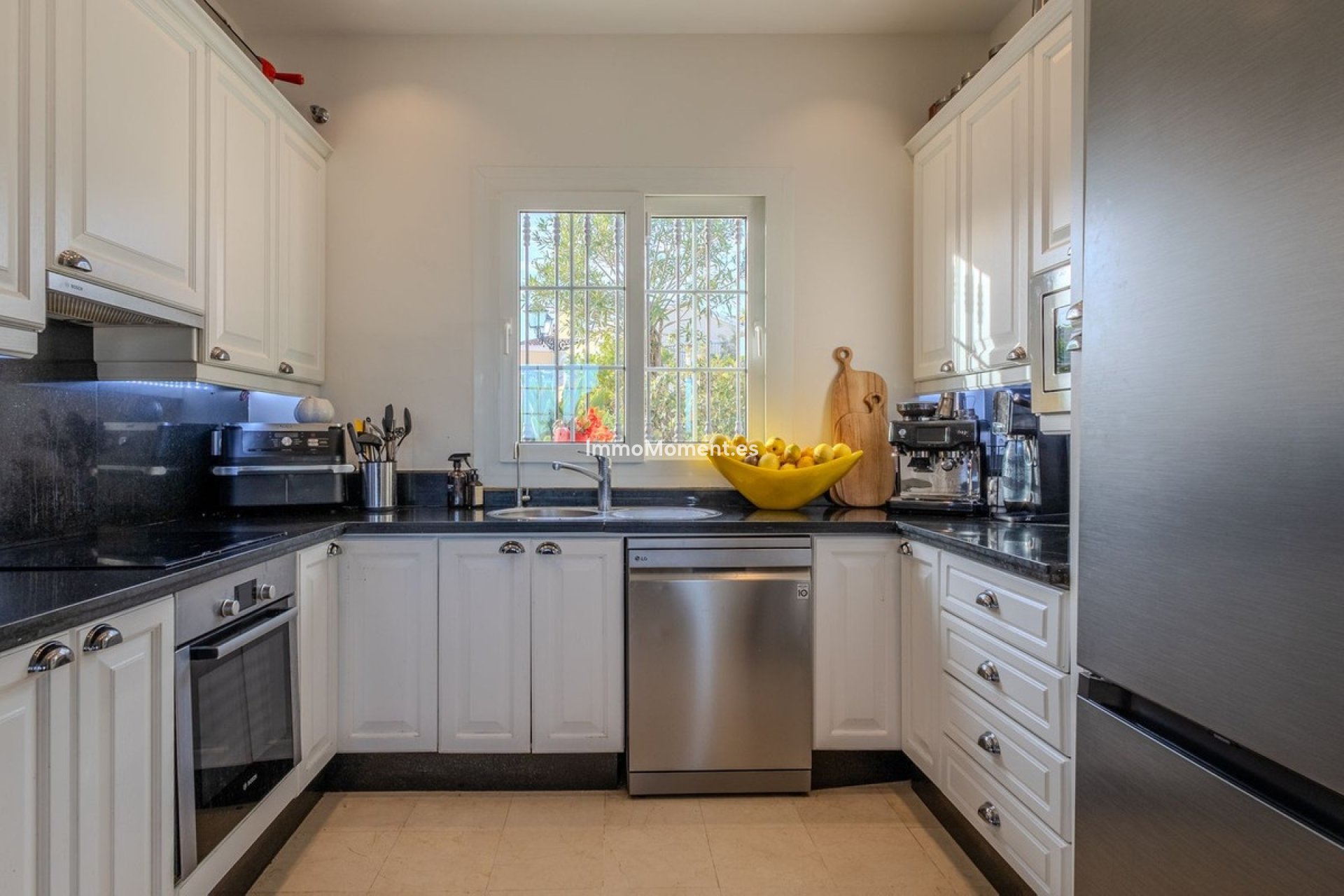 Resale - Villa - Marbella - Nueva Andalucía