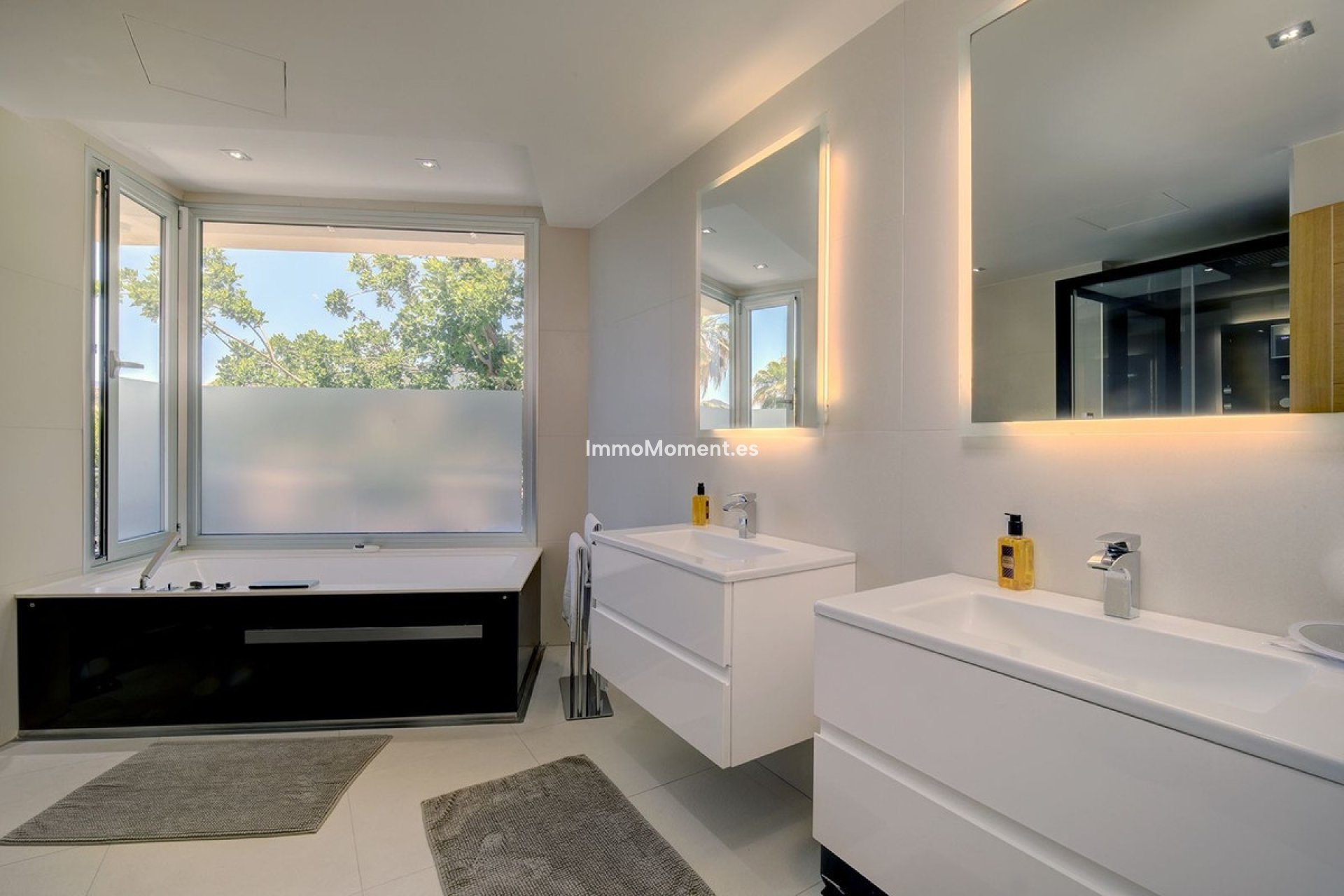 Resale - Villa - Marbella - Nueva Andalucía