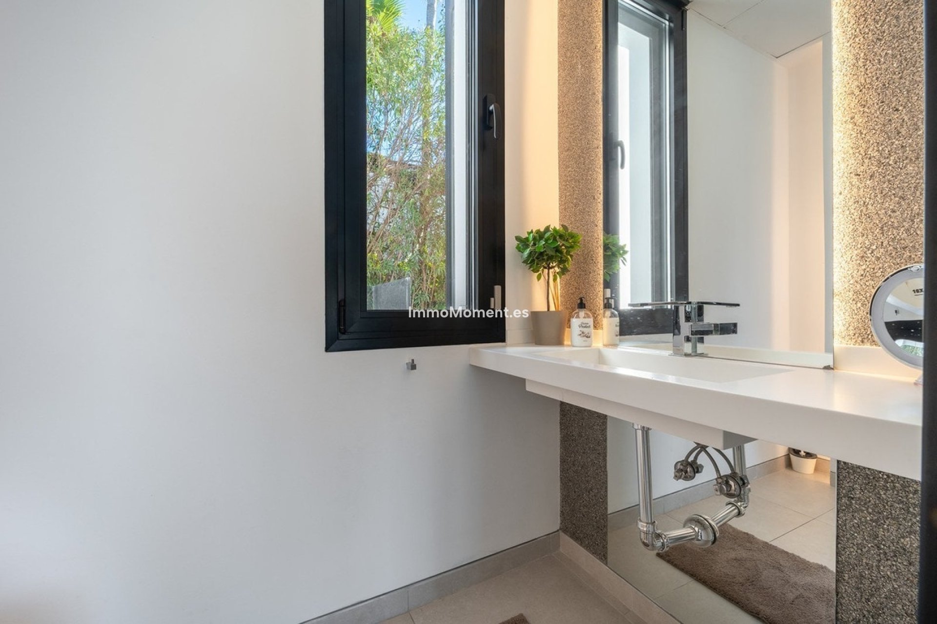 Resale - Villa - Marbella - Nueva Andalucía