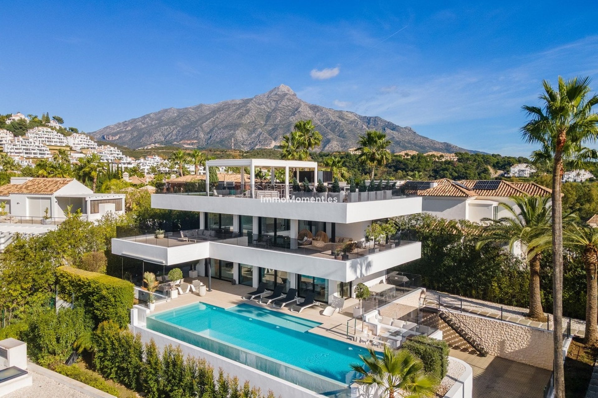 Resale - Villa - Marbella - Nueva Andalucía