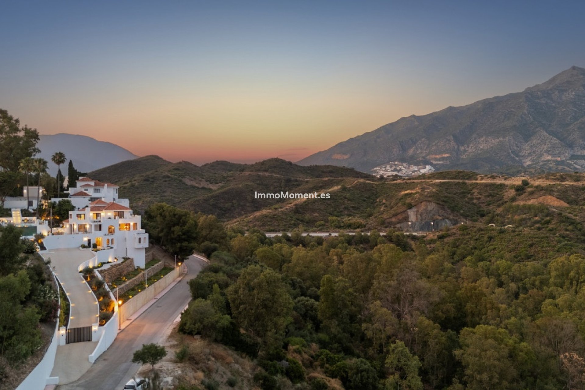 Resale - Villa - Marbella - Nueva Andalucía