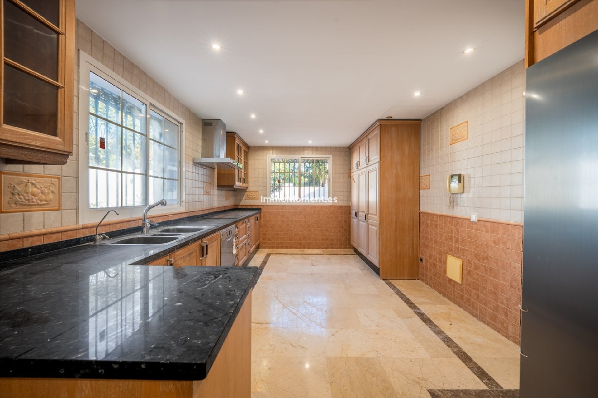 Resale - Villa - Marbella - Nueva Andalucía