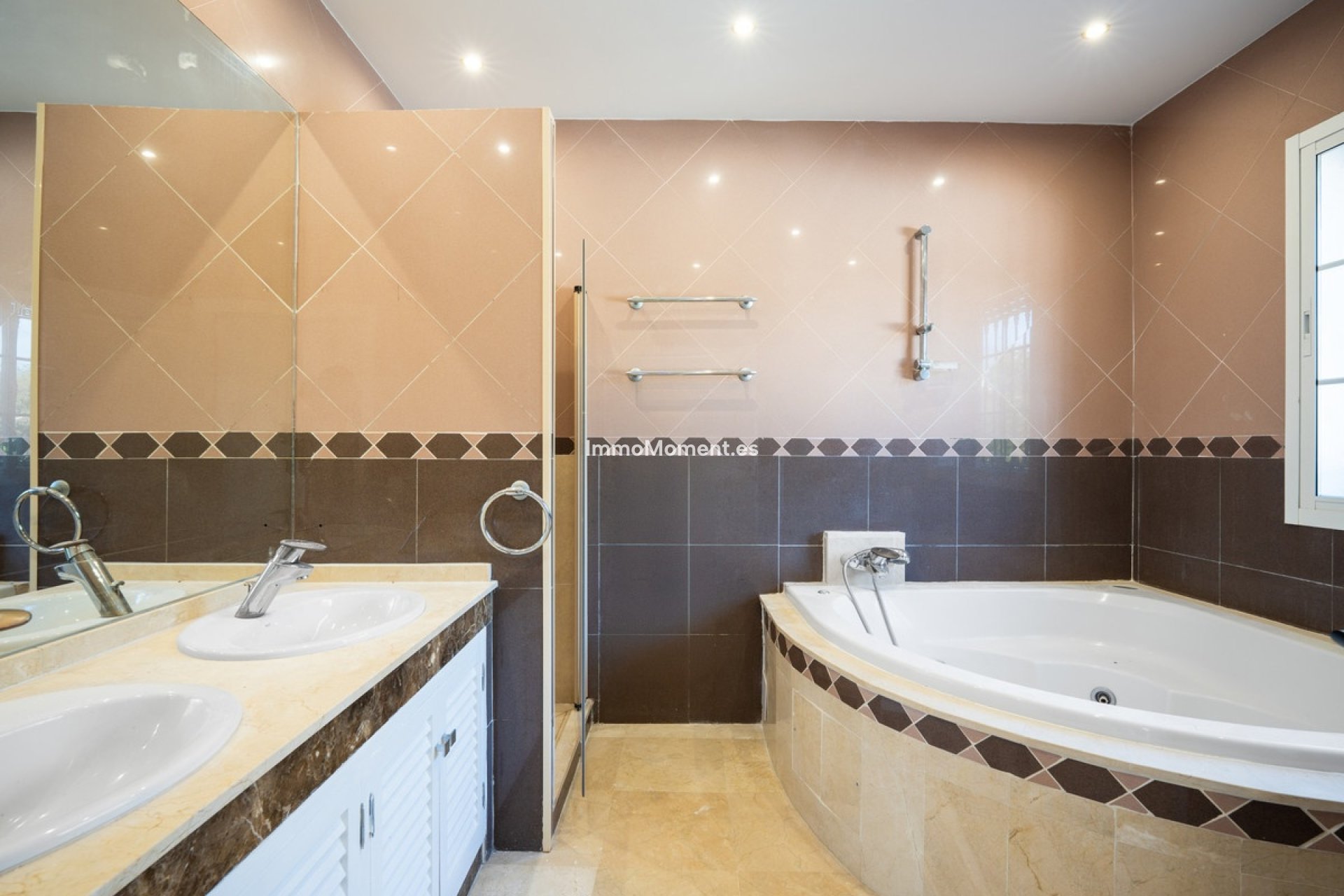 Resale - Villa - Marbella - Nueva Andalucía
