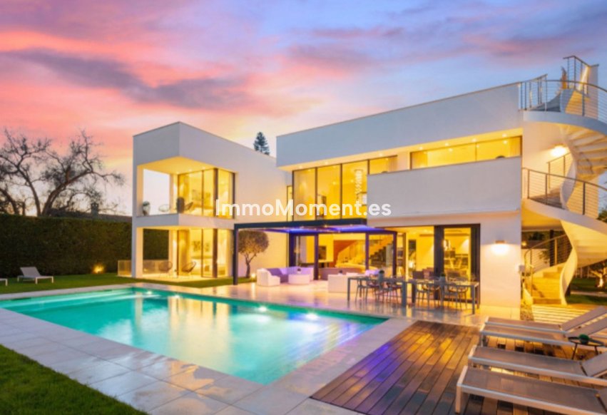 Resale - Villa - Marbella - Puerto Banús