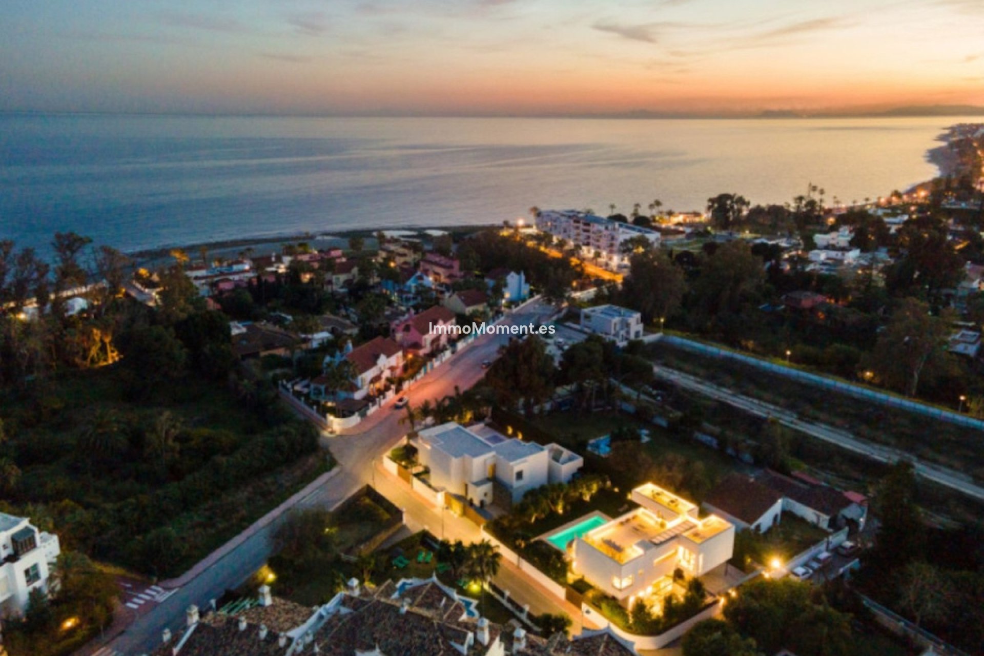 Resale - Villa - Marbella - Puerto Banús