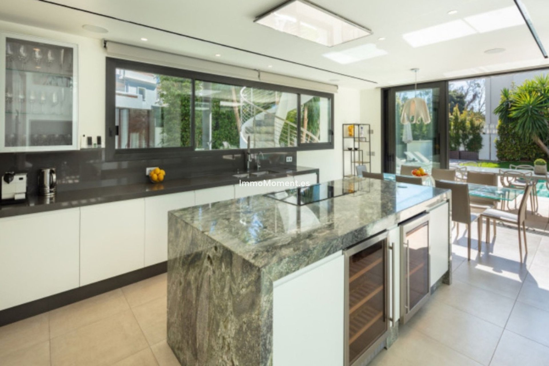 Resale - Villa - Marbella - Puerto Banús