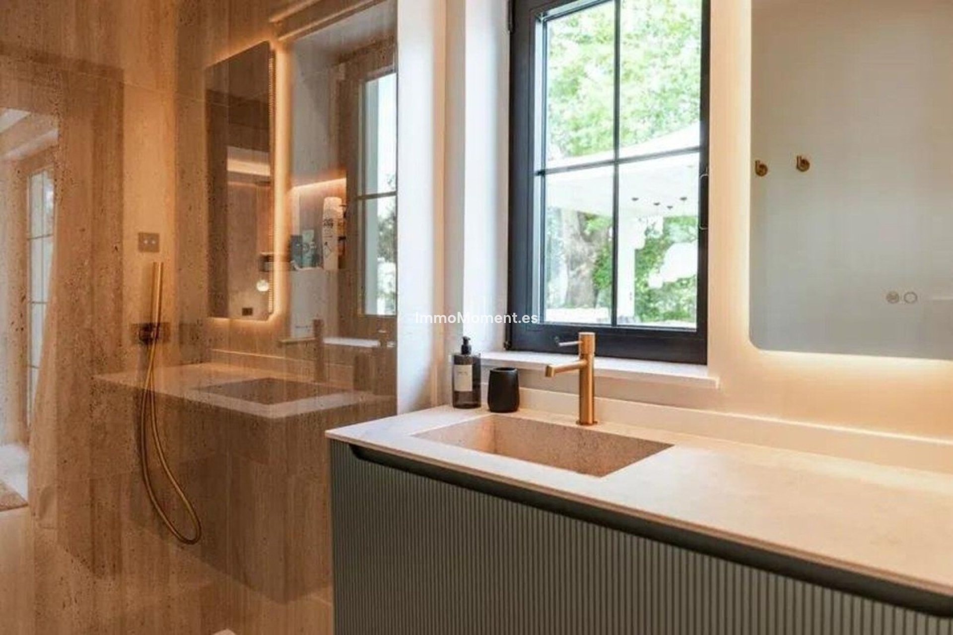 Resale - Villa - Marbella - Puerto Banús