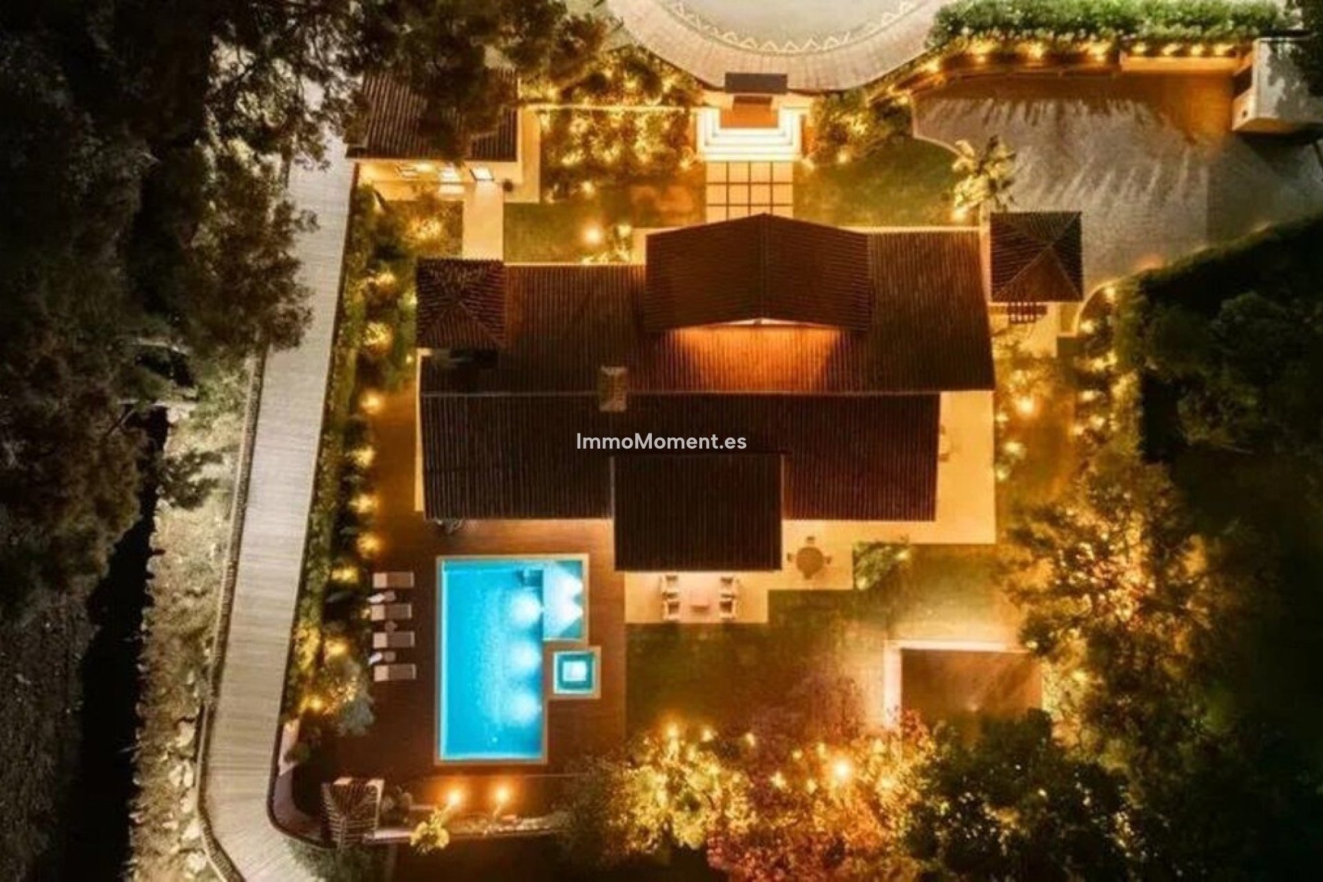 Resale - Villa - Marbella - Puerto Banús