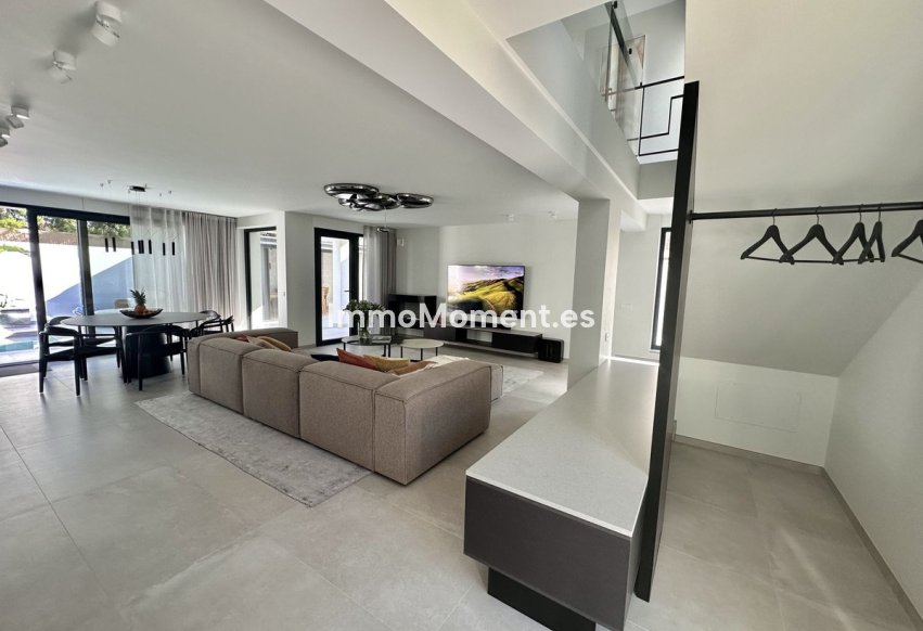 Resale - Villa - Marbella - Puerto Banús