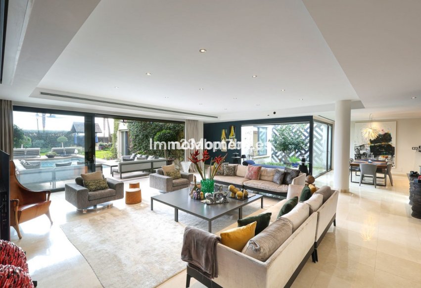 Resale - Villa - Marbella - Puerto Banús