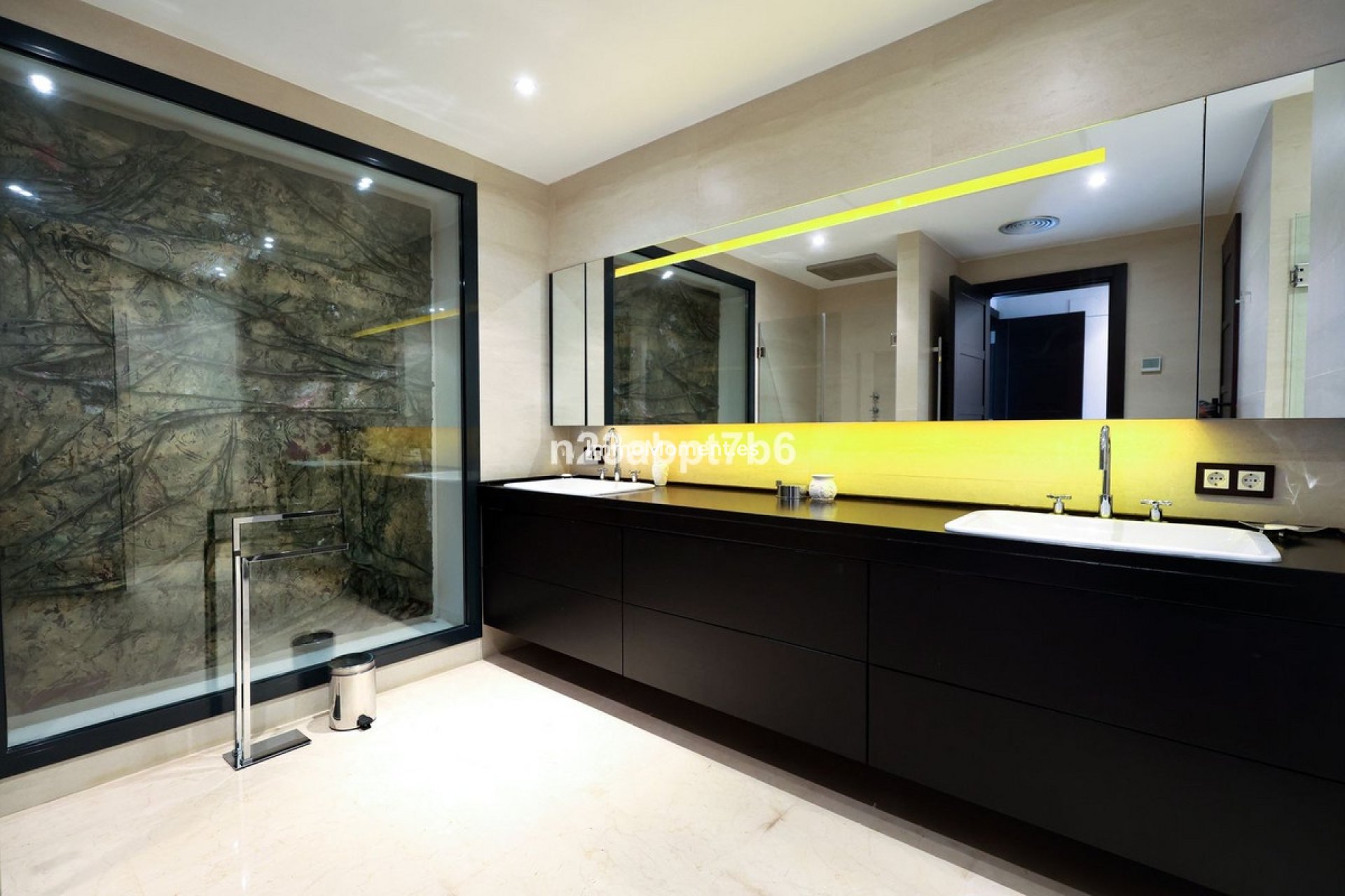 Resale - Villa - Marbella - Puerto Banús