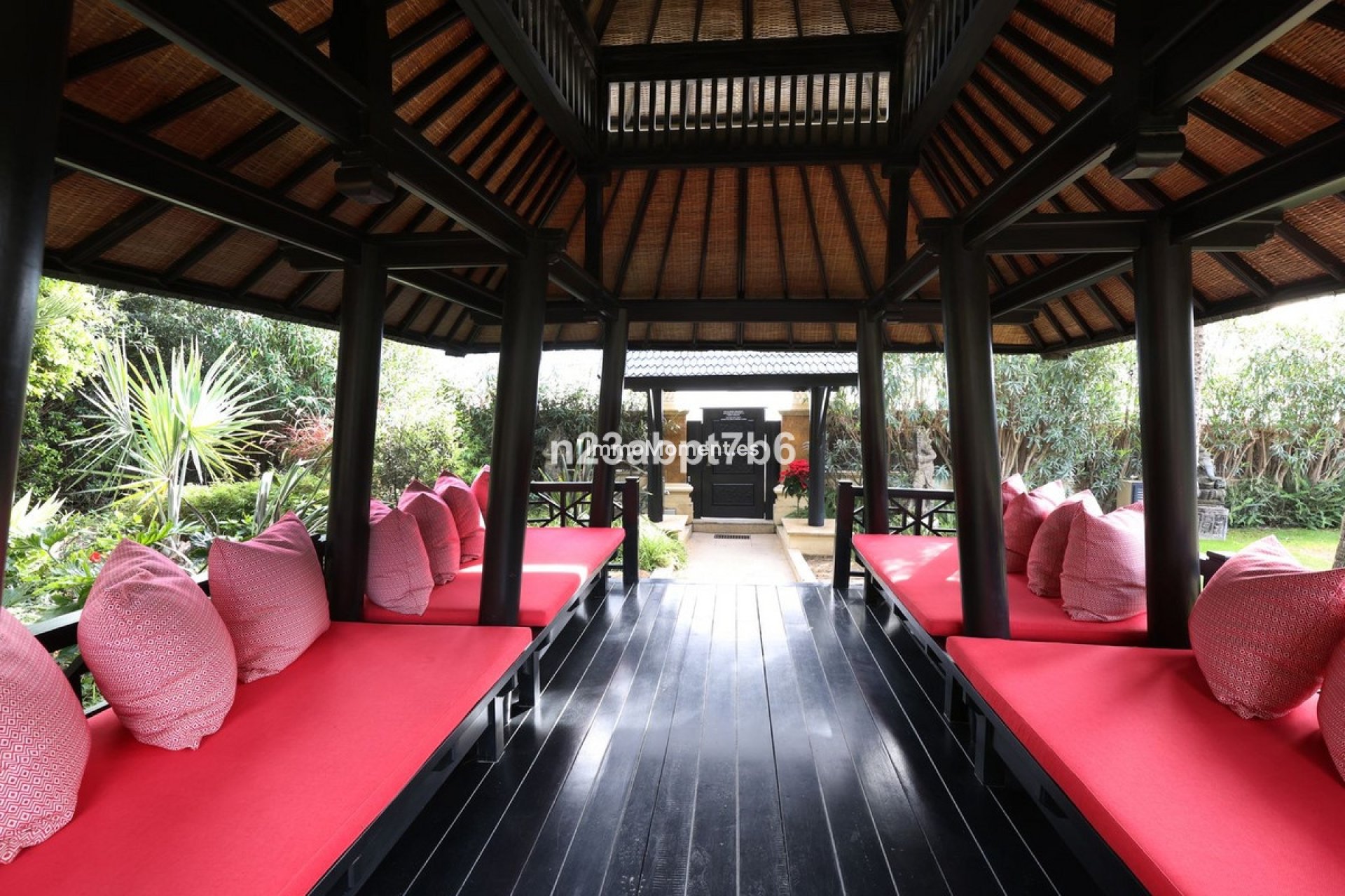 Resale - Villa - Marbella - Puerto Banús