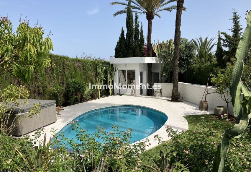 Resale - Villa - Marbella - Puerto Banús