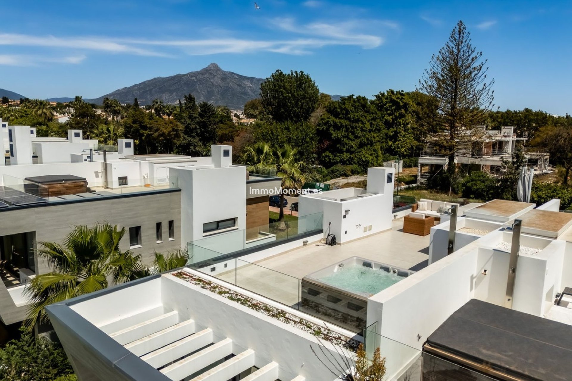 Resale - Villa - Marbella - Puerto Banús