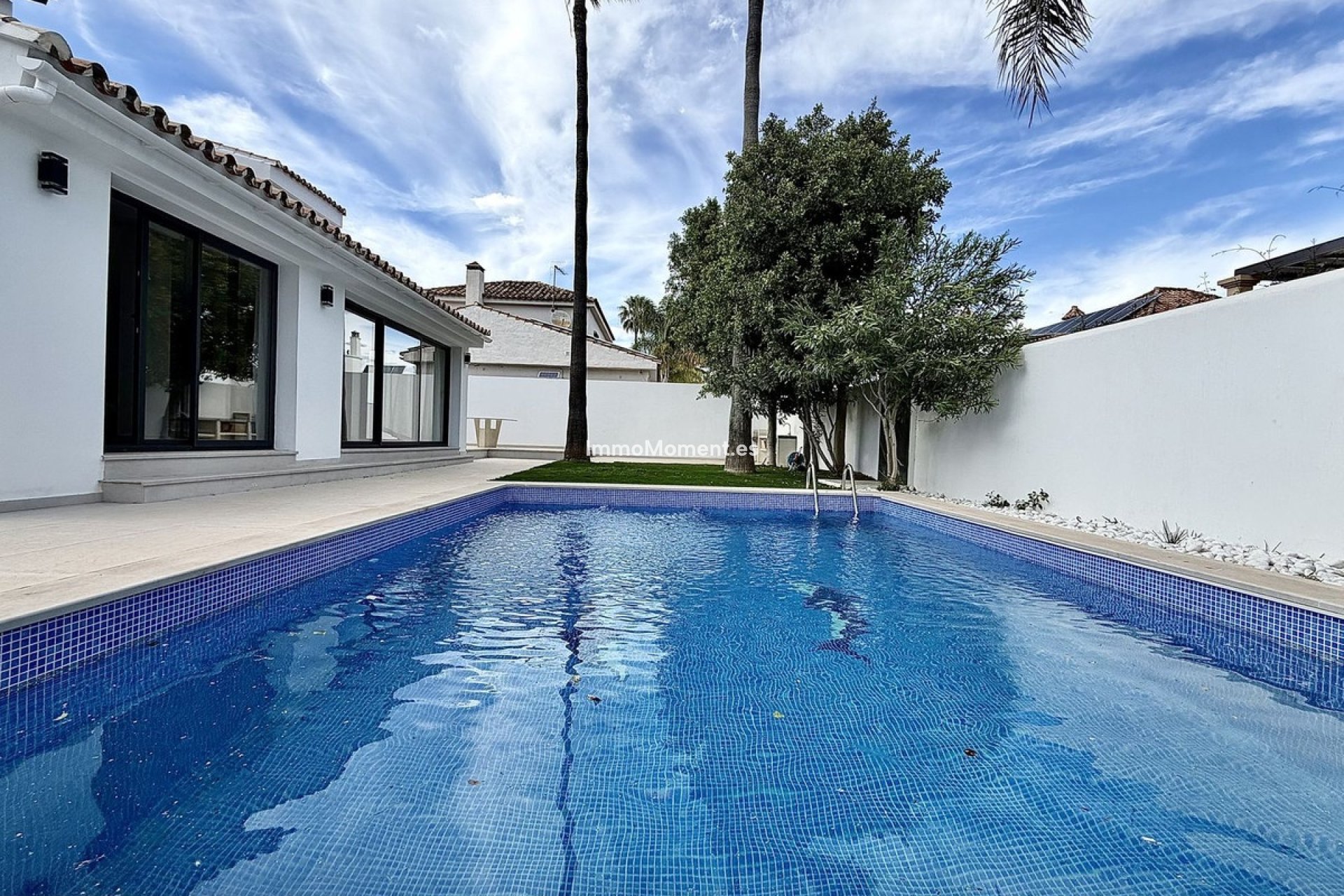 Resale - Villa - Marbella - Puerto Banús