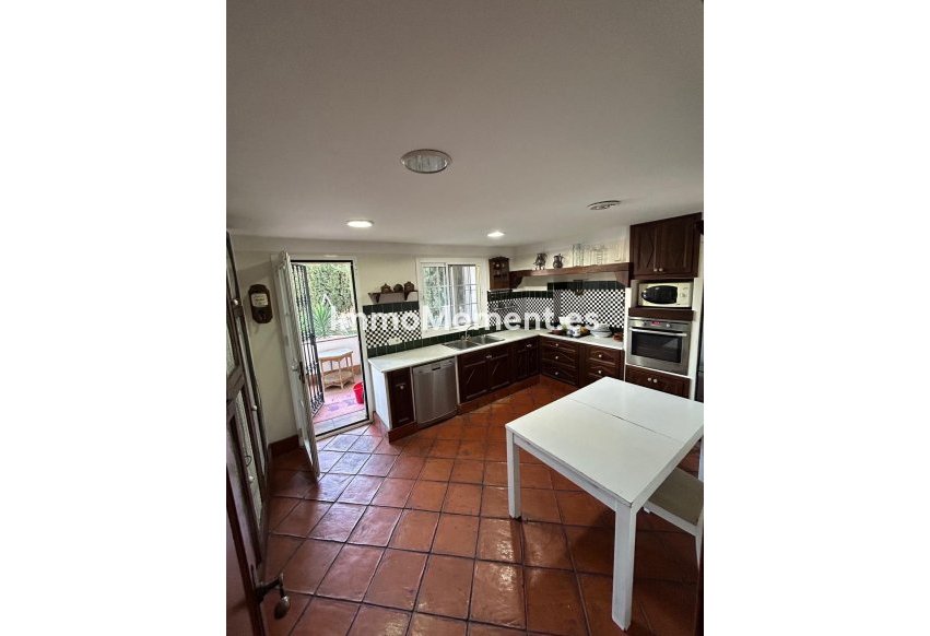 Resale - Villa - Marbella - San Pedro de Alcántara