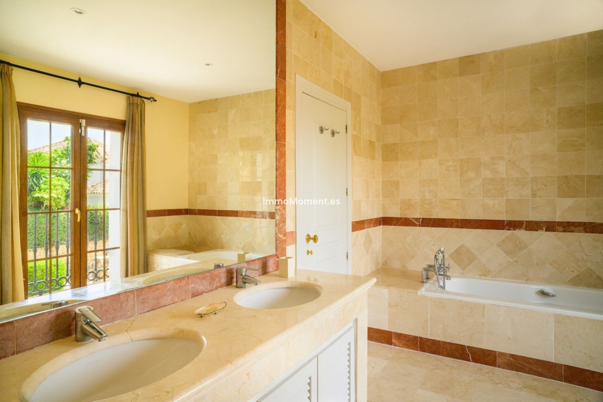 Resale - Villa - New Golden Mile