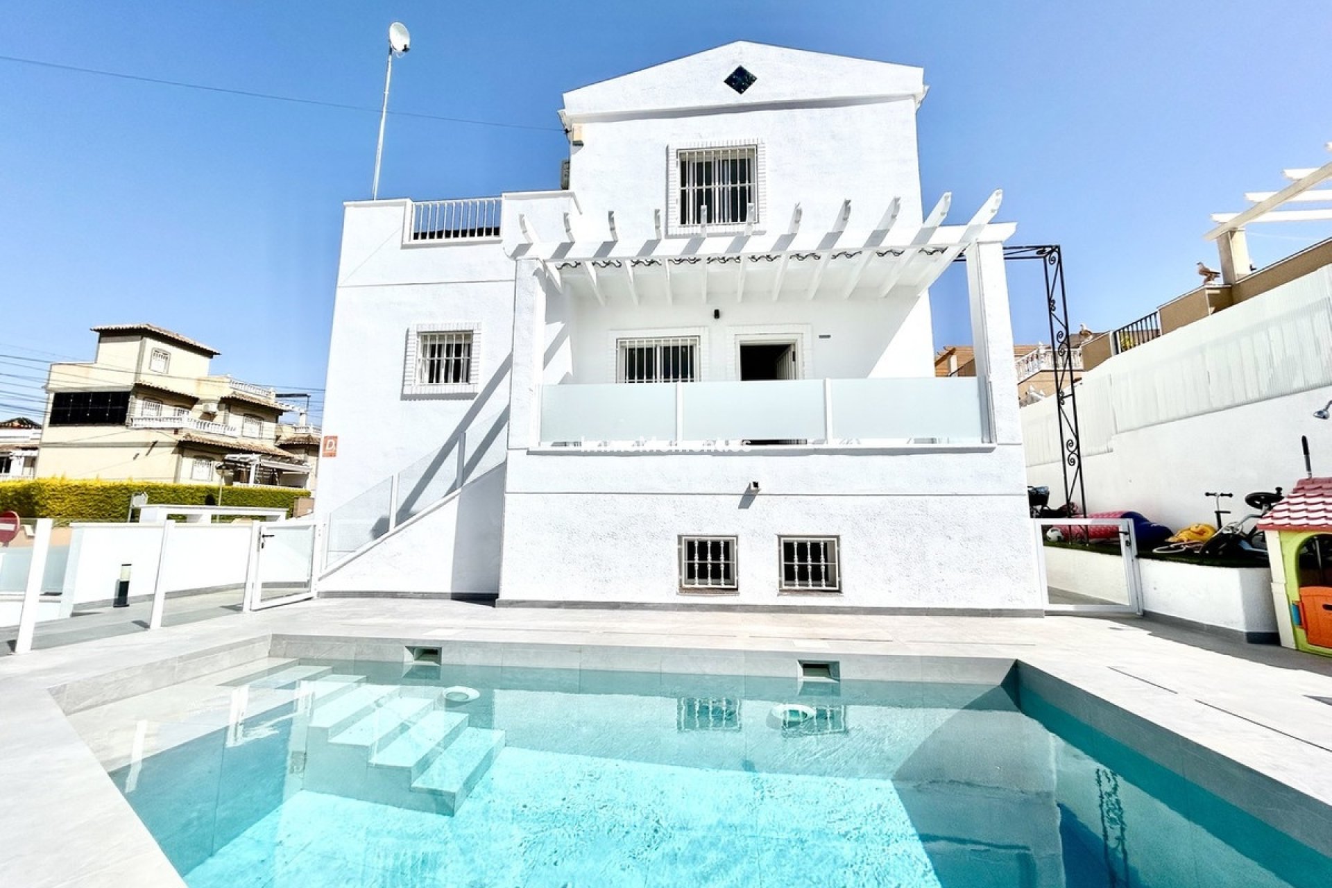 Resale - Villa - Orihuela - Villamartin