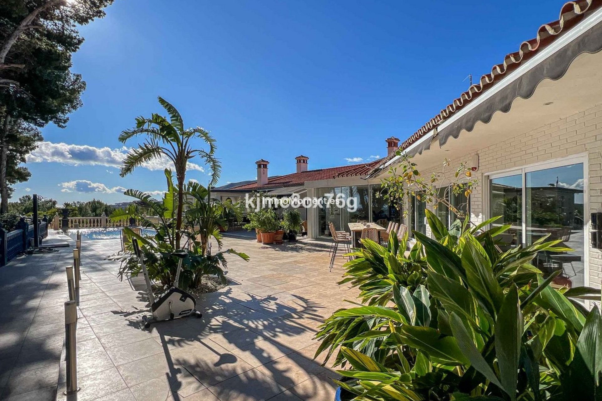 Resale - Villa - Torremolinos